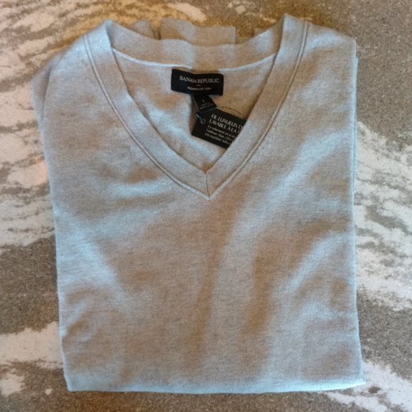 Banana Republic Premium Luxe Grey V-Neck Sweater - Picture 3 of 3
